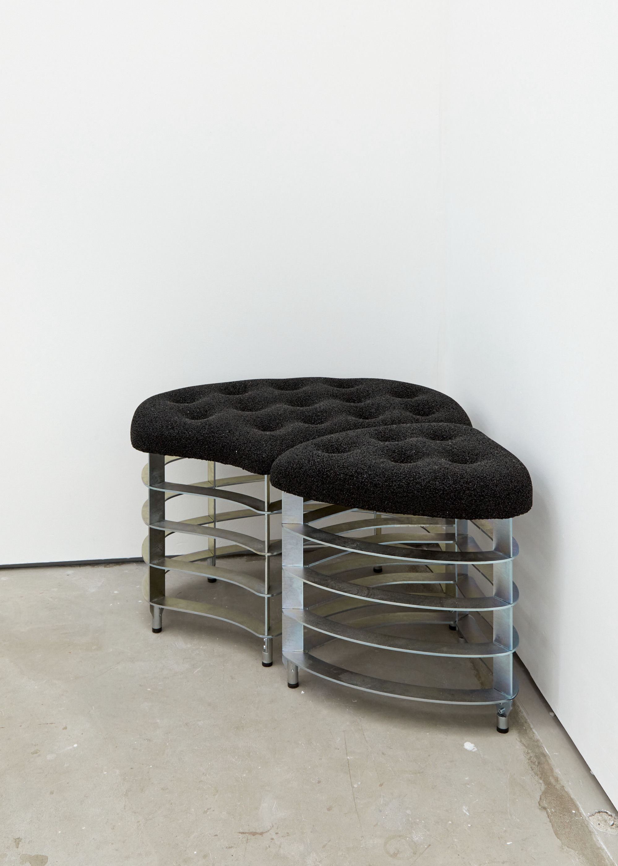 James Fuller - Split Tyre Lounger, 2021 -  Zinc coated steel, tyre chippings, reinforced plaster polymer - 02